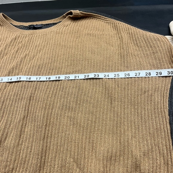 The limited color block sweater - Size: XL - like new - Picture 6 of 7